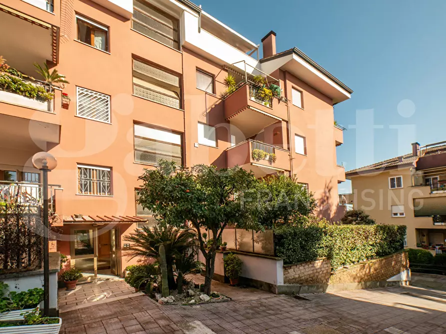 Immagine 1 di Appartamento in vendita  in Via Michelangelo Peroglio, 27 a Roma