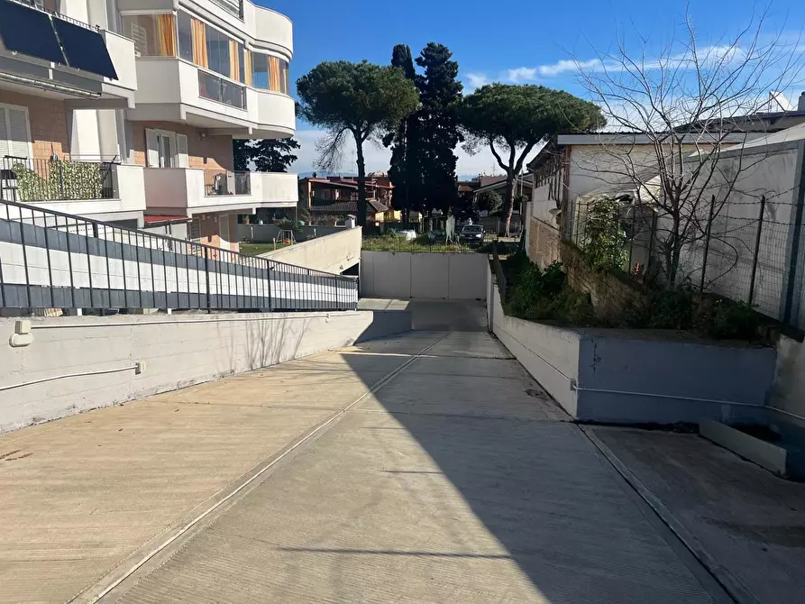 Immagine 2 di Box auto in vendita  in Via Costantino Beschi, 87 a Roma