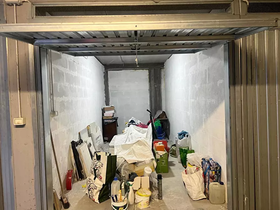 Immagine 4 di Box auto in vendita  in Via Costantino Beschi, 87 a Roma