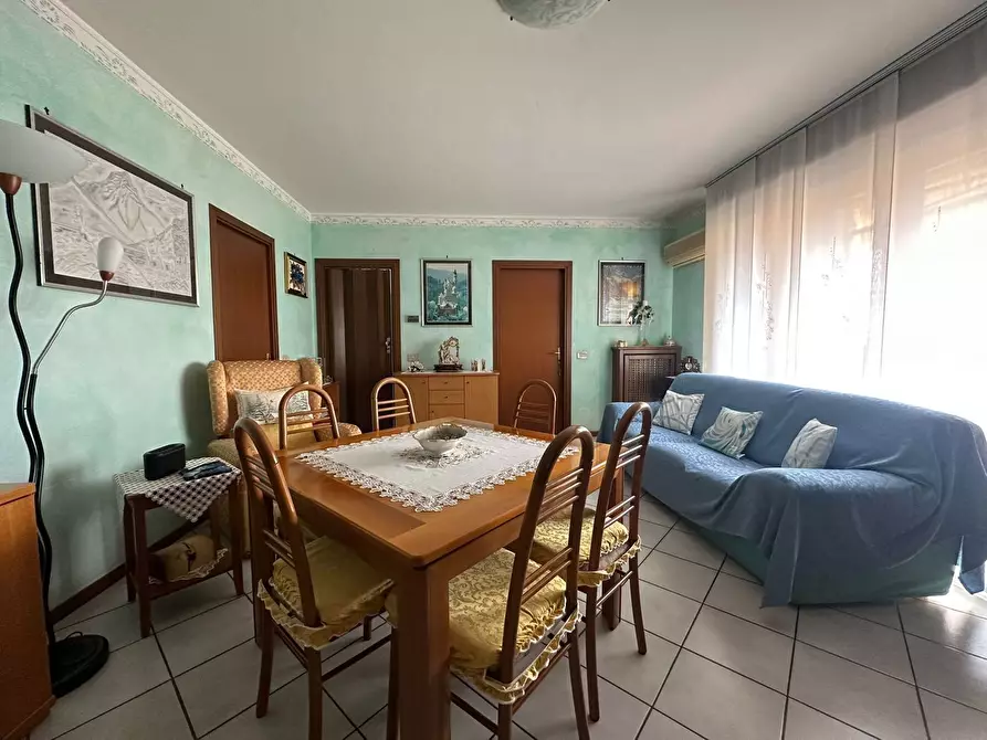 Immagine 3 di Appartamento in vendita  in Via Carlo Alberto dalla Chiesa, 8 a Chiari