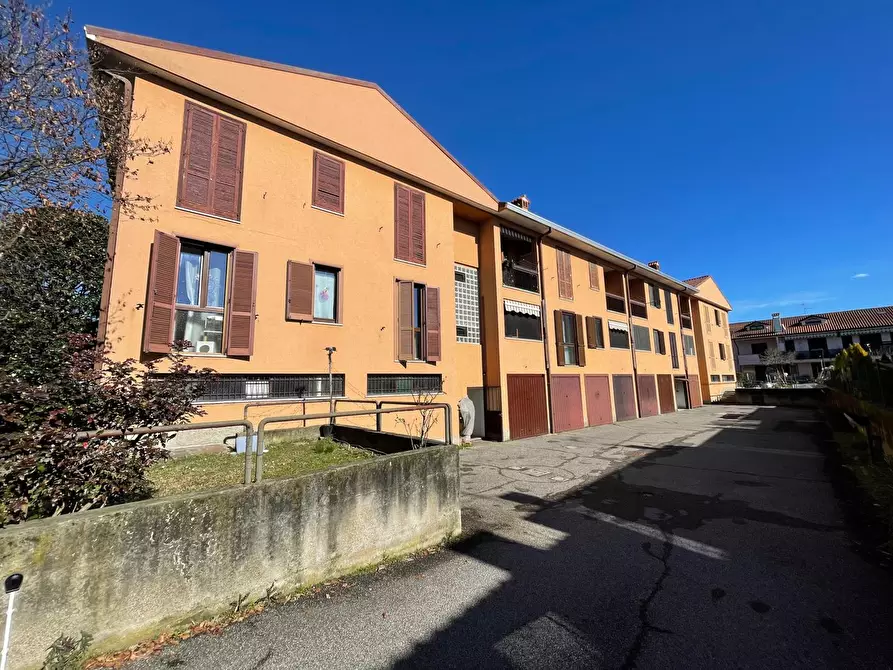 Immagine 2 di Appartamento in vendita  in Via aldo moro, 38 a Cassinetta Di Lugagnano