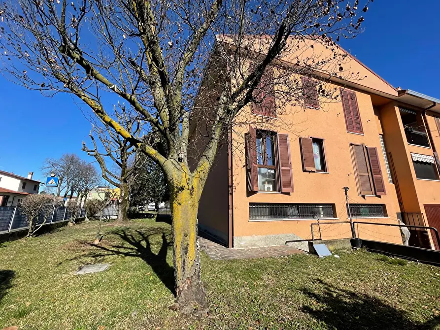 Immagine 1 di Appartamento in vendita  in Via aldo moro, 38 a Cassinetta Di Lugagnano