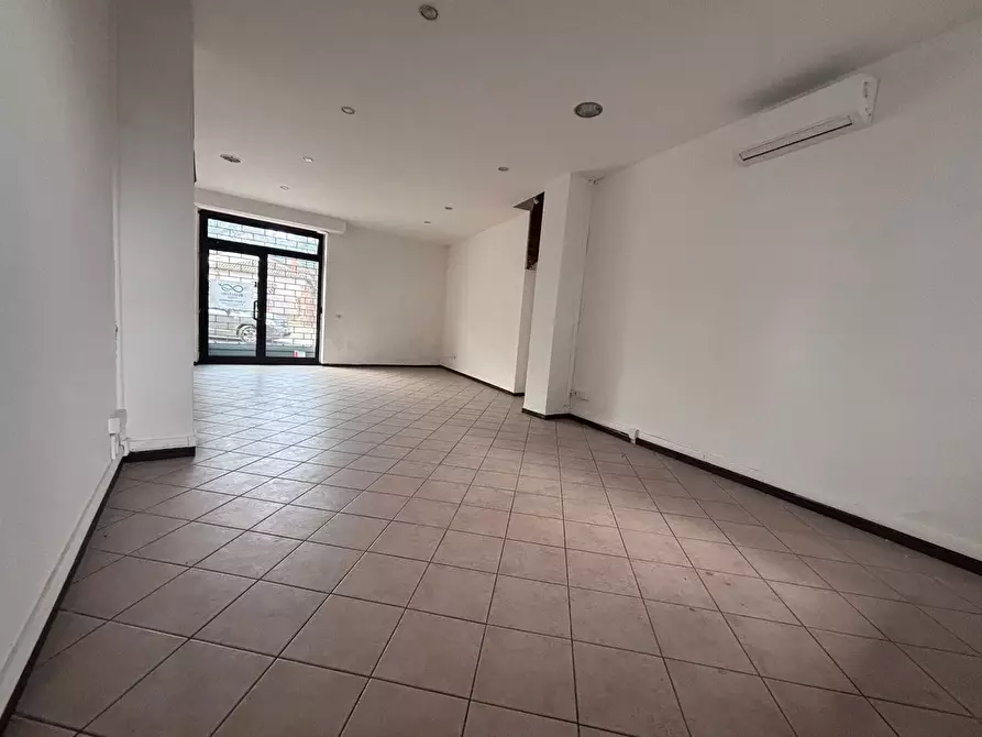 Immagine 12 di Negozio in vendita  in Via pavia, 25 a Abbiategrasso