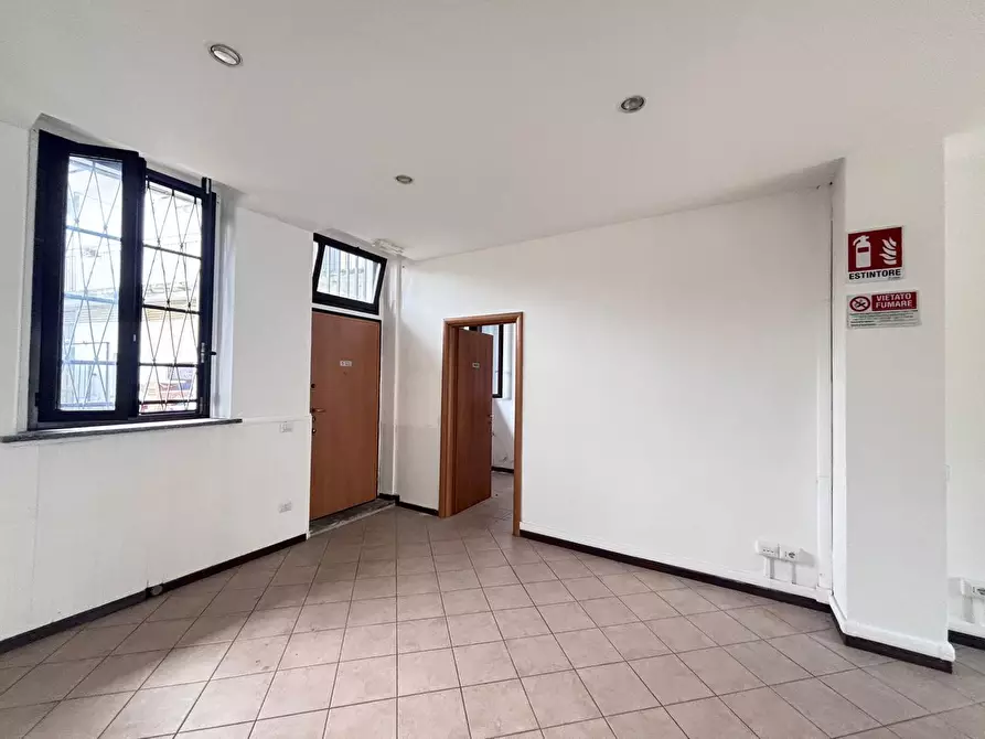 Immagine 9 di Negozio in vendita  in Via pavia, 25 a Abbiategrasso