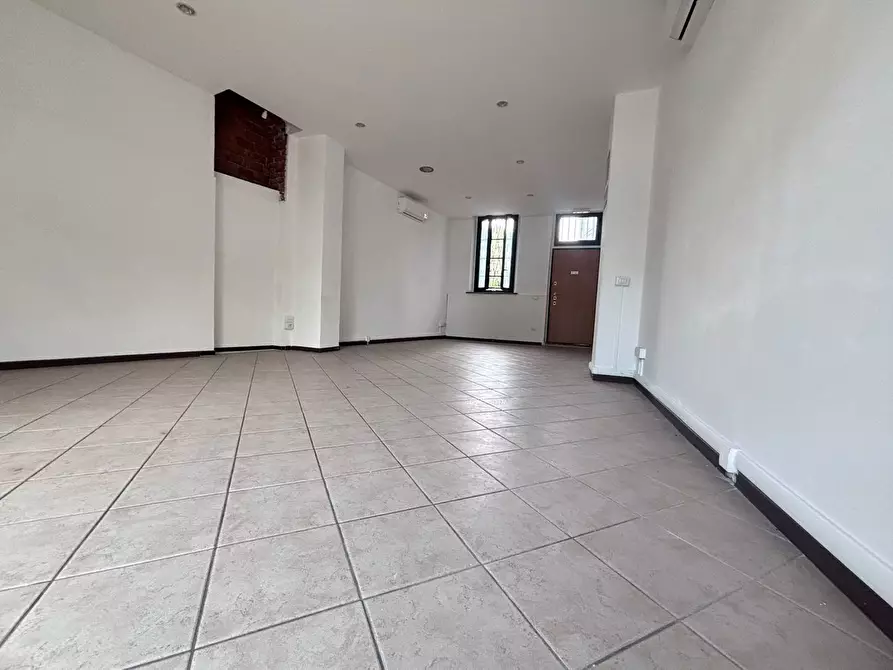 Immagine 10 di Negozio in vendita  in Via pavia, 25 a Abbiategrasso