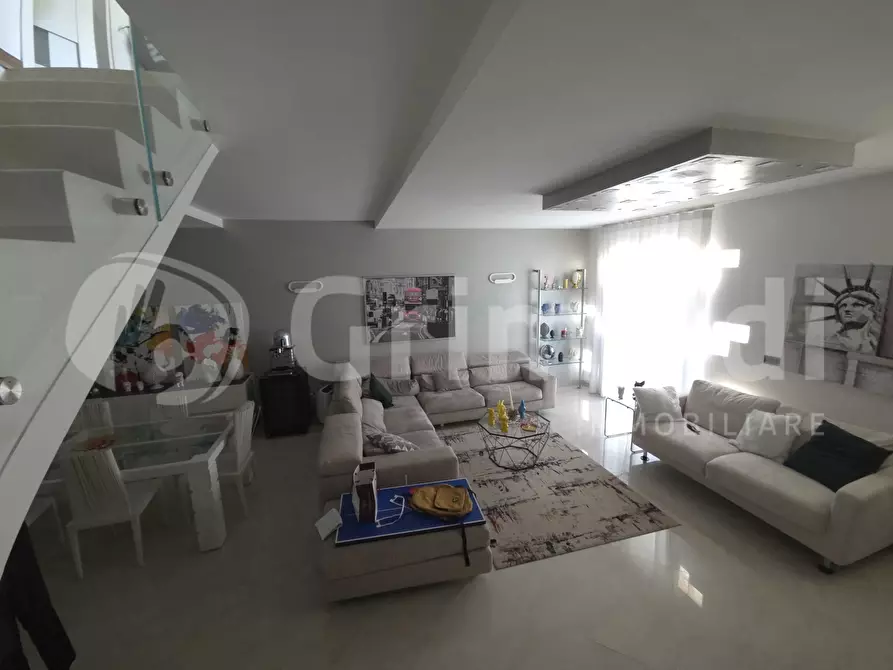 Immagine 19 di Casa bifamiliare in vendita  in Via Conca D'Oro a Messina