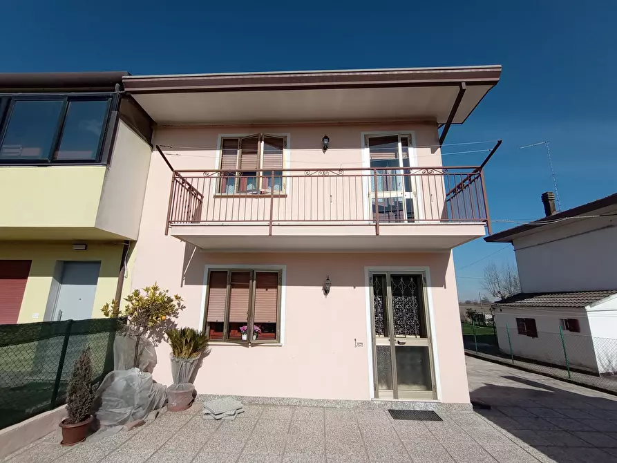Immagine 1 di Casa indipendente in vendita  in Via Cavarzere, via Riviera Dolomiti, 36 a Cavarzere