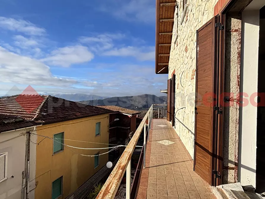 Immagine 11 di Appartamento in vendita  in Via Croce, 4 a Torre Cajetani