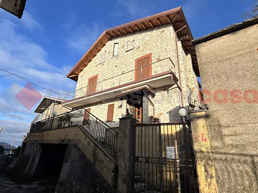 Immagine 1 di Appartamento in vendita  in Via Croce, 4 a Torre Cajetani