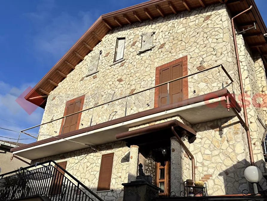 Immagine 2 di Appartamento in vendita  in Via Croce, 4 a Torre Cajetani