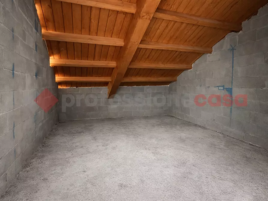 Immagine 6 di Appartamento in vendita  in Via Croce, 4 a Torre Cajetani