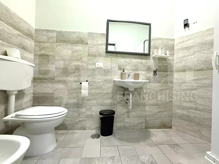 Immagine 18 di Appartamento in vendita  in Corso arnaldo lucci a Napoli