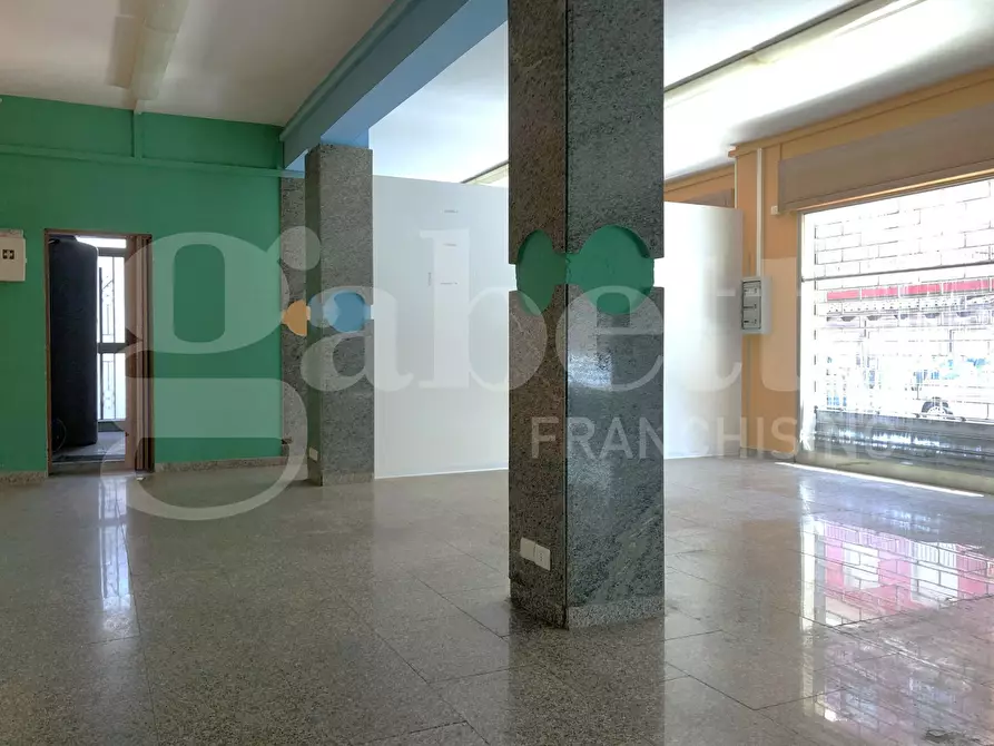 Immagine 5 di Negozio in affitto  in Via Antonino D'Antona, 8-18 a Ragusa