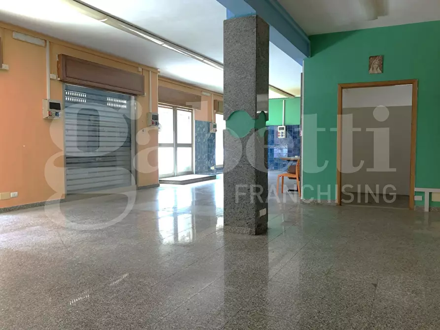 Immagine 8 di Negozio in affitto  in Via Antonino D'Antona, 8-18 a Ragusa