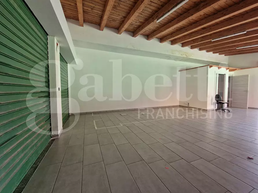 Immagine 2 di Negozio in affitto  in Via costutizione, snc a Sestu