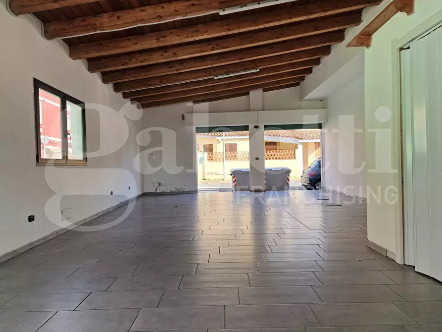 Immagine 8 di Negozio in affitto  in Via costutizione, snc a Sestu