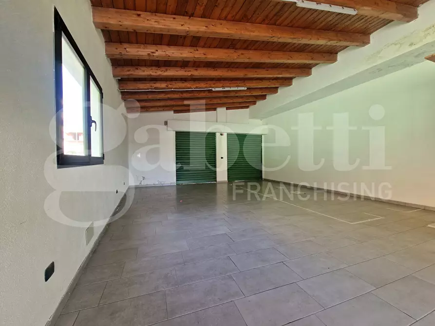 Immagine 5 di Negozio in affitto  in Via costutizione, snc a Sestu