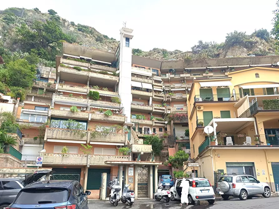 Immagine 1 di Appartamento in vendita  in Via Taormina, via fontana vecchia, 26 a Taormina