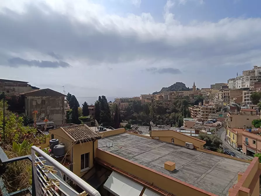 Immagine 2 di Appartamento in vendita  in Via Taormina, via fontana vecchia, 26 a Taormina
