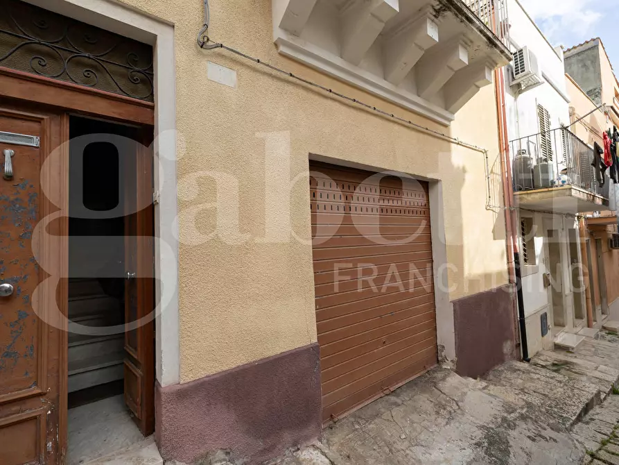 Immagine 3 di Casa indipendente in vendita  in Via GIAMBATTISTA ODIERNA, 13 a Ragusa
