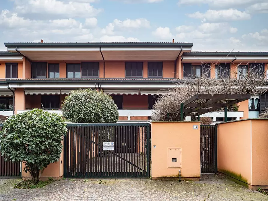 Immagine 45 di Villetta a schiera in vendita  in Via BAREGGIO, 16 a Cusago