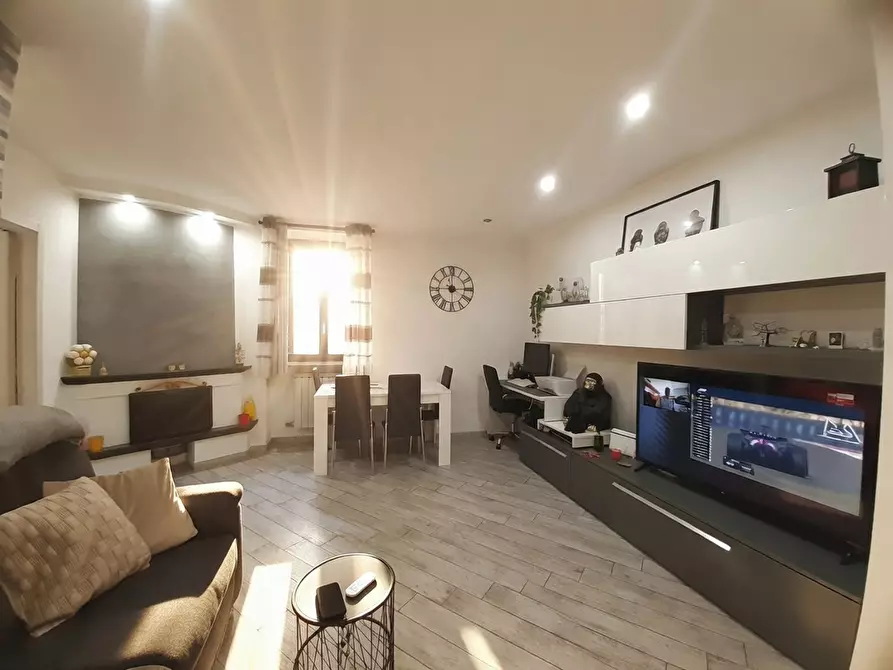 Immagine 7 di Appartamento in vendita  in Piazza 4 novembre, sc a Marnate