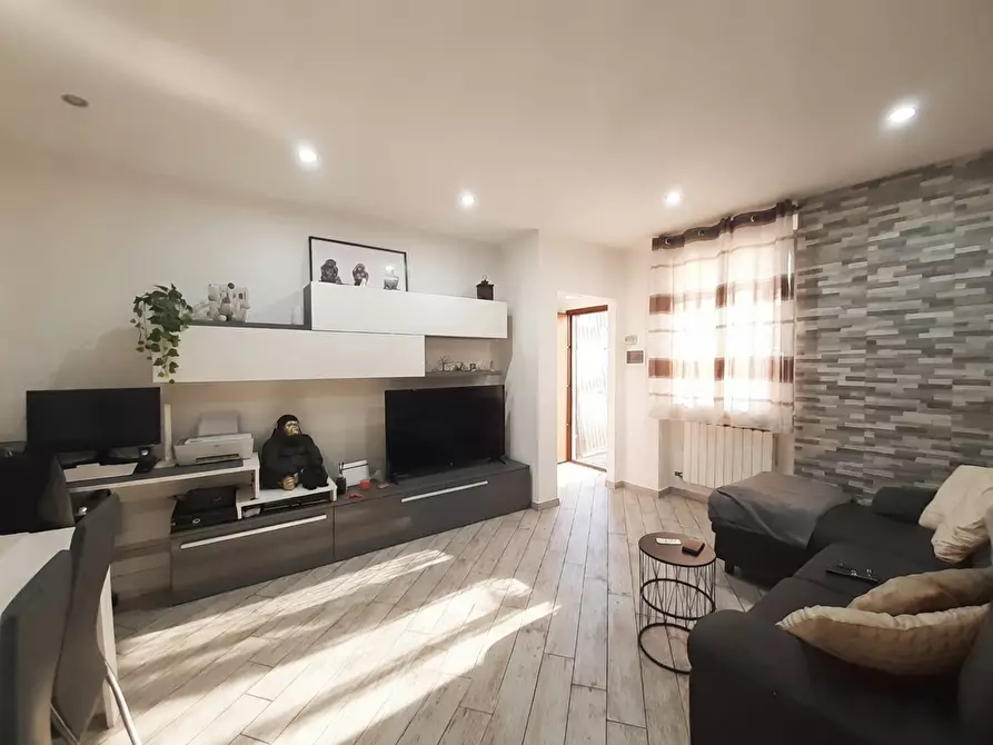 Immagine 3 di Appartamento in vendita  in Piazza 4 novembre, sc a Marnate