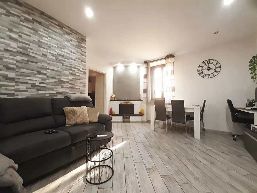 Immagine 2 di Appartamento in vendita  in Piazza 4 novembre, sc a Marnate