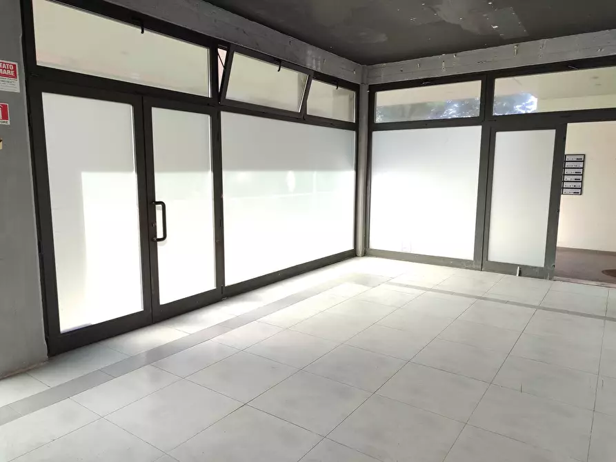 Immagine 12 di Negozio in affitto  in Via Einaudi a Perugia