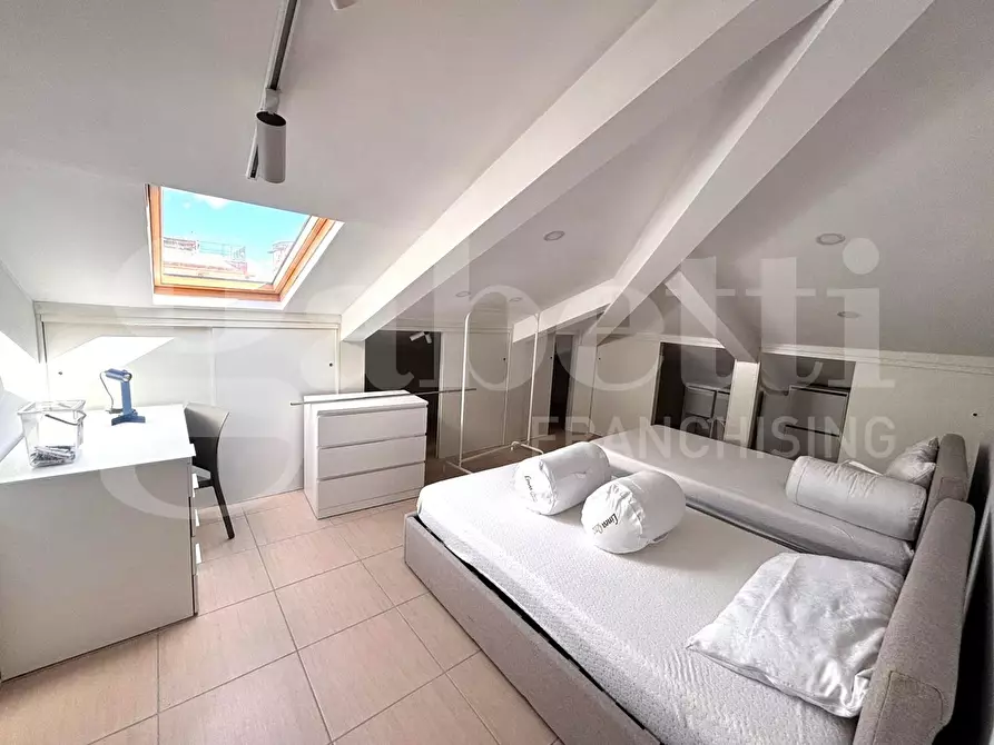 Immagine 11 di Appartamento in vendita  in Corso G. Garibaldi a Napoli