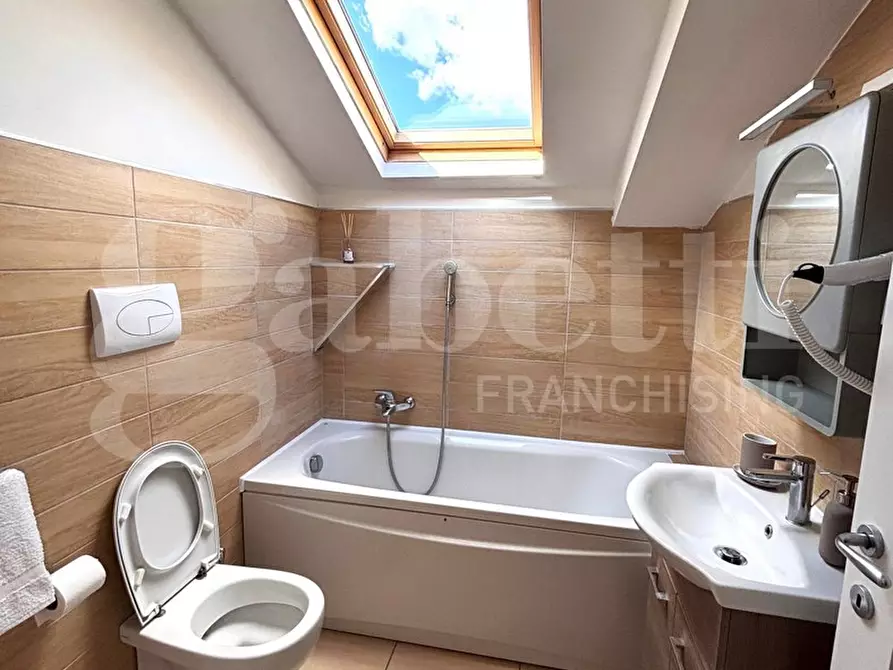 Immagine 15 di Appartamento in vendita  in Corso Giuseppe Garibaldi a Napoli