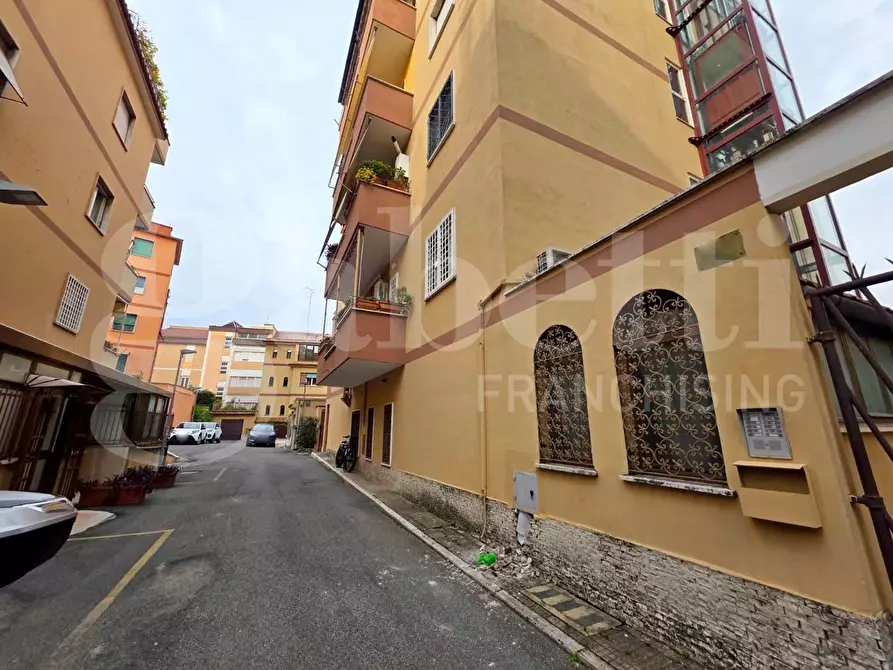 Immagine 4 di Appartamento in vendita  in Via di Bravetta, 270 a Roma