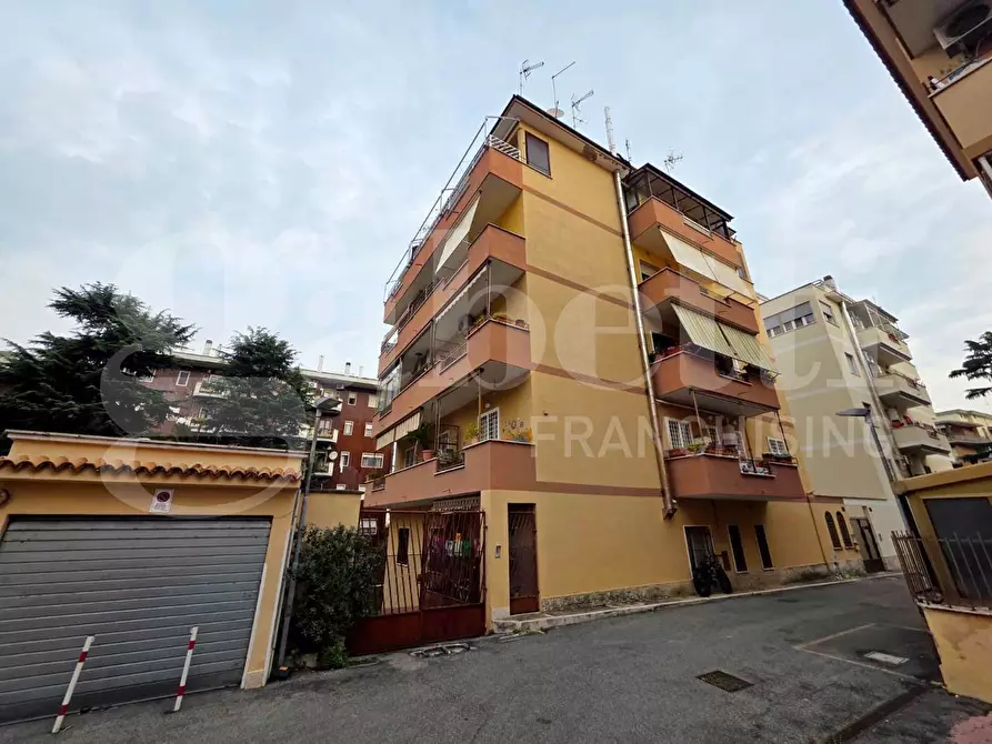 Immagine 1 di Appartamento in vendita  in Via di Bravetta, 270 a Roma
