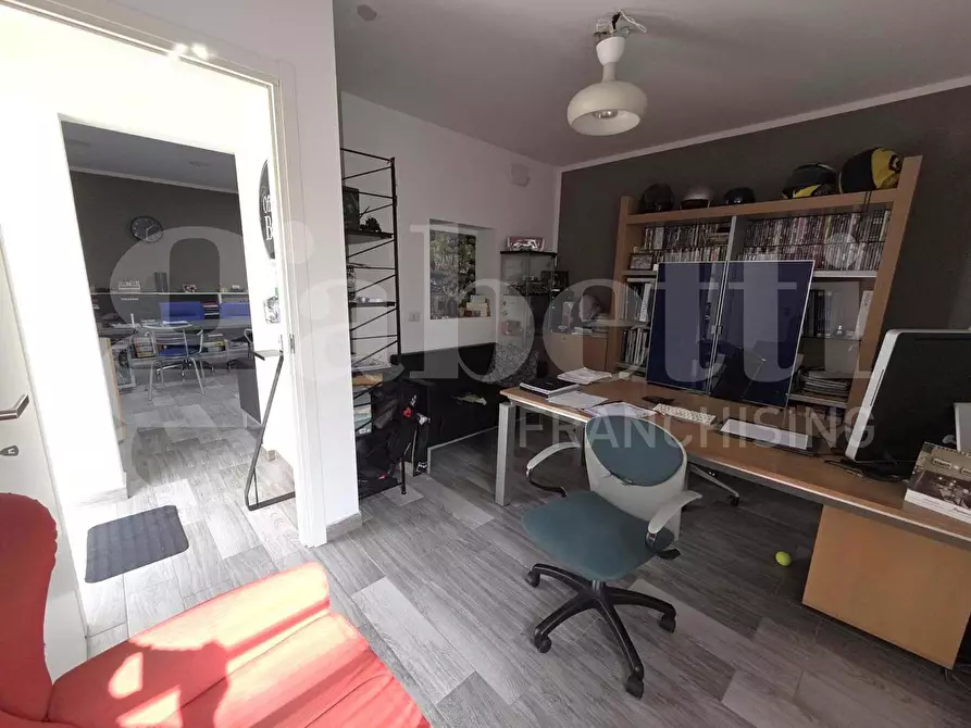 Immagine 9 di Capannone industriale in vendita  in Via salve d'esposito a Napoli