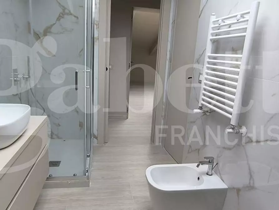 Immagine 13 di Appartamento in vendita  in Via arenaccia, 127 a Napoli