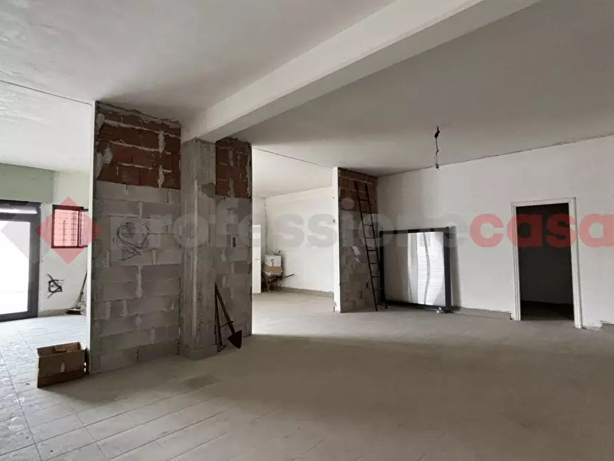 Immagine 3 di Negozio in affitto  in Via S.S. 155 Montelena, 15 a Alatri