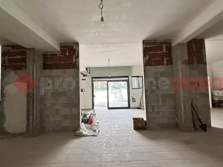 Immagine 4 di Negozio in affitto  in Via S.S. 155 Montelena, 15 a Alatri