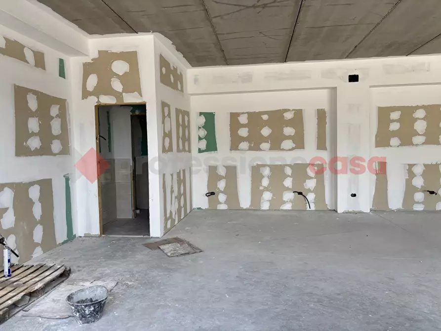 Immagine 12 di Negozio in vendita  in Via la stazza, 1 a Alatri
