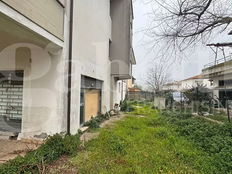 Immagine 4 di Negozio in vendita  in Via Mincio, 2 a Tortoreto