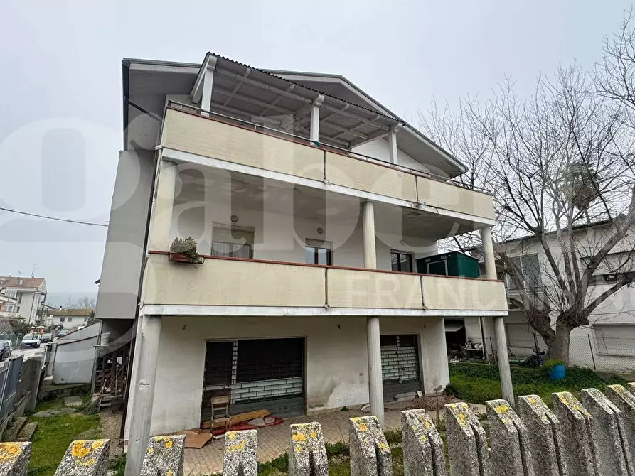 Immagine 2 di Negozio in vendita  in Via Mincio, 2 a Tortoreto