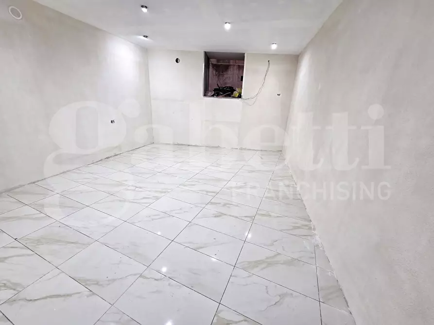 Immagine 6 di Appartamento in vendita  in Via francesco paolo bozzelli a Napoli