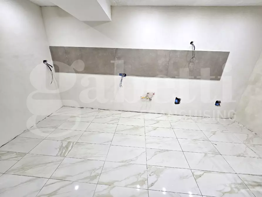 Immagine 4 di Appartamento in vendita  in Via francesco paolo bozzelli a Napoli