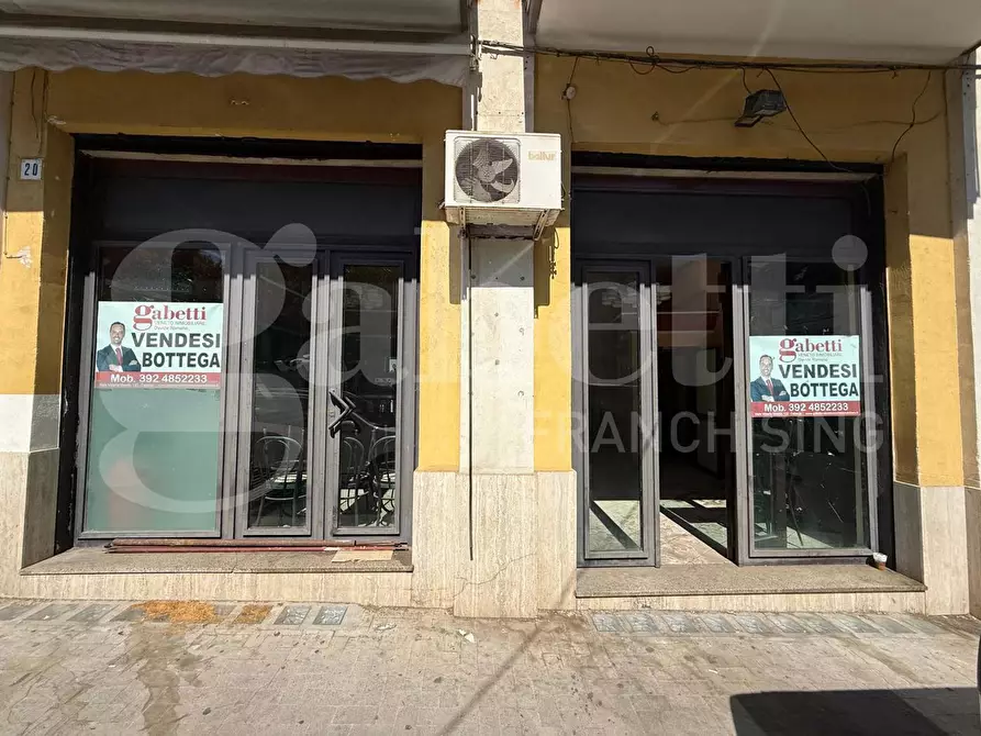 Immagine 1 di Negozio in vendita  in Piazza della Guardia, 20/21 a Catania