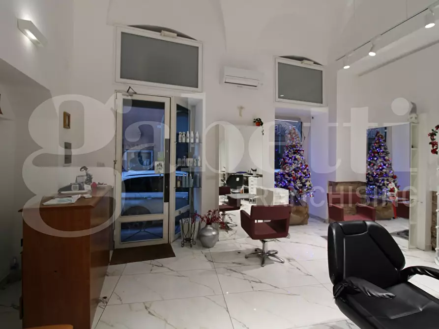 Immagine 11 di Negozio in vendita  in Via Alessandro Manzoni, 64 a Catania