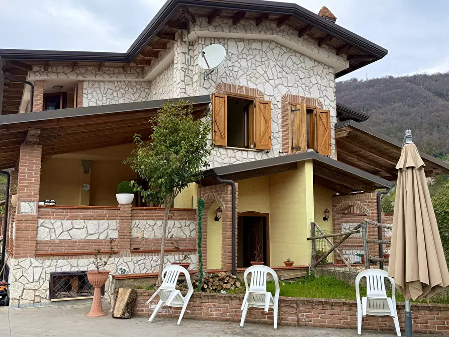 Immagine 1 di Casa bifamiliare in vendita  in Viale Marcantonio Colonna, 13 a Fiuggi