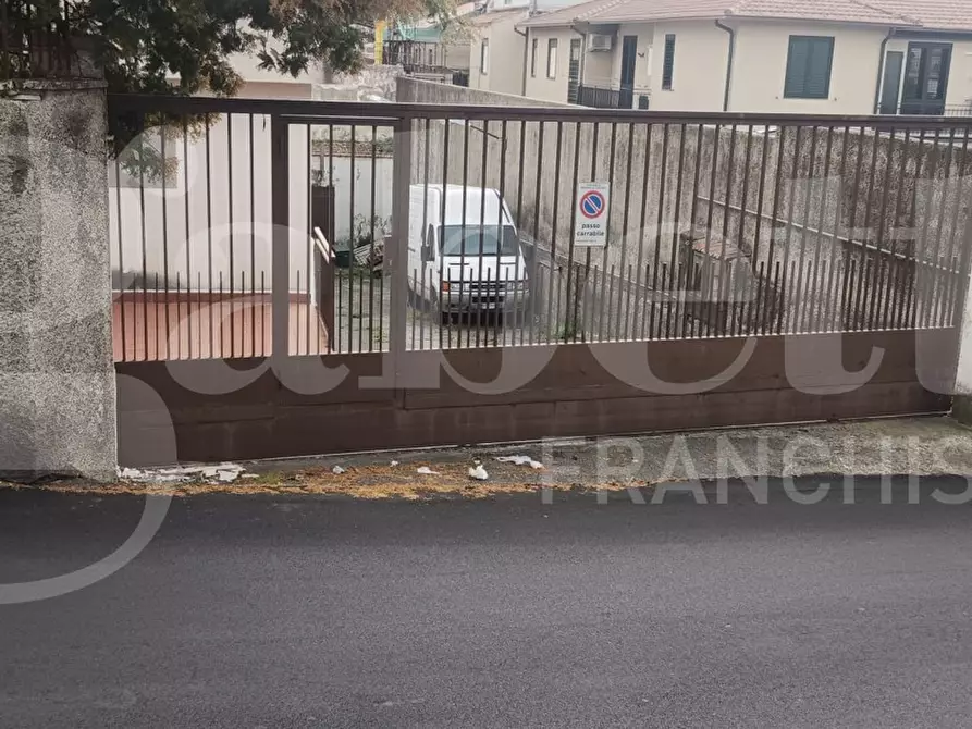 Immagine 3 di Magazzino in vendita  in Via Giacomo Leopardi, 21 a Gravina Di Catania