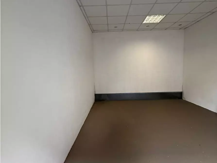 Immagine 2 di Box auto in vendita  in Via Salvatore di Giacomo, snc a San Giorgio A Cremano