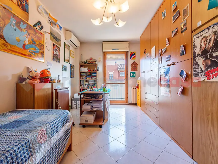 Immagine 15 di Appartamento in vendita  in Via Cinquefrondi, 115 a Roma