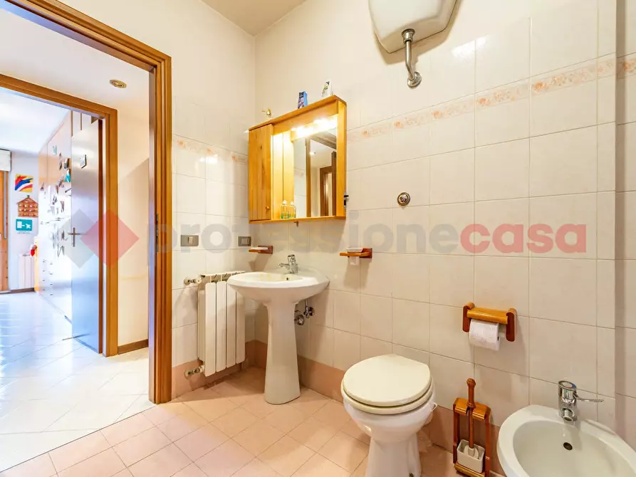 Immagine 25 di Appartamento in vendita  in Via Cinquefrondi, 115 a Roma
