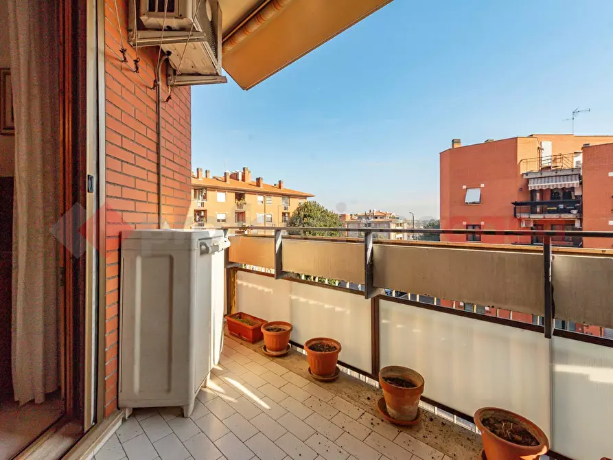 Immagine 8 di Appartamento in vendita  in Via Cinquefrondi, 115 a Roma